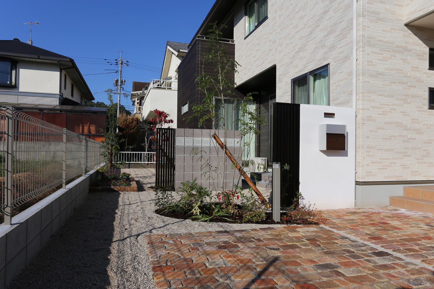 ウッドがスタイリッシュ!開放感あるエクステリア♪